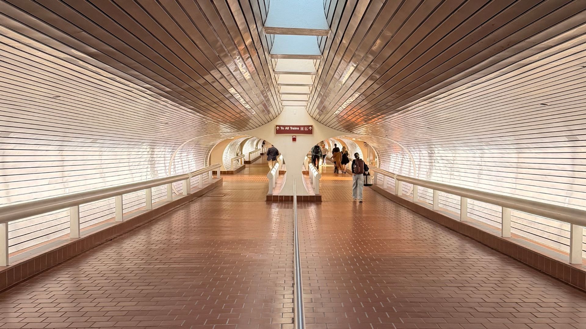 Silver tube tunnel at New Haven Union Station (Photo by Zoe Jensen) || Silver tube tunnel at New Haven Union Station (Photo by Zoe Jensen)