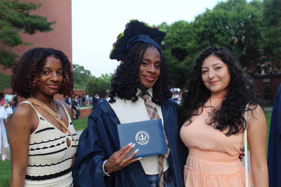 Amistad Seniors Step Into A Bright Future