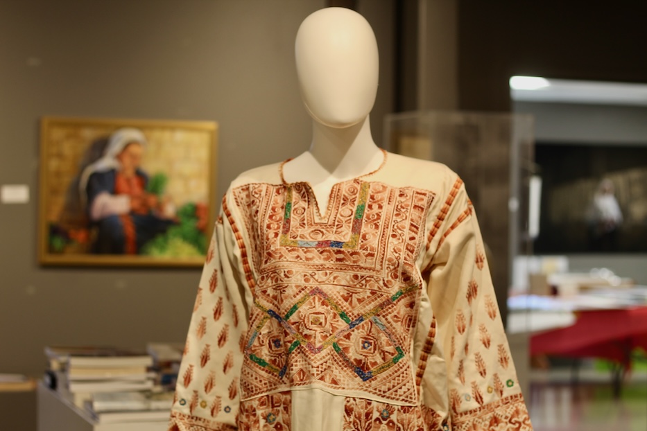 At Palestine Museum, Thobes Stitch A Story Of Cultural Preservation