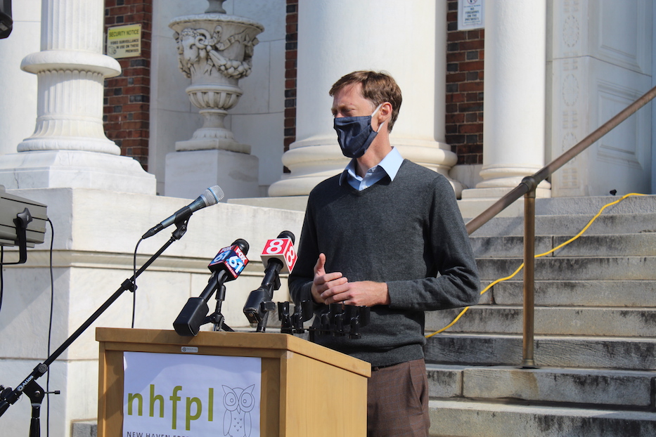 Mayor Justin Elicker addresses the crowd 