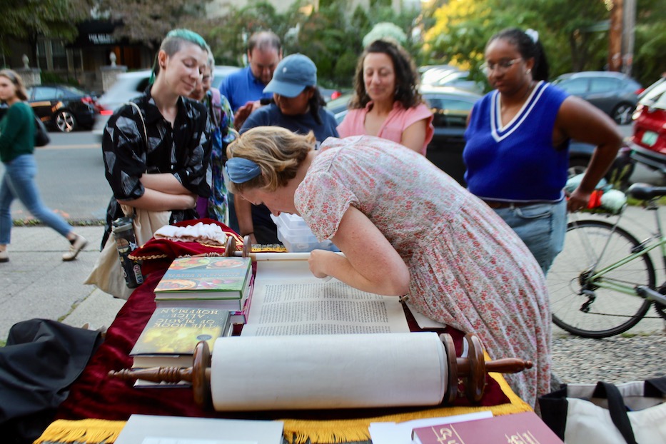 Outdoor Torah Dedication Begins Havurah’s New Year