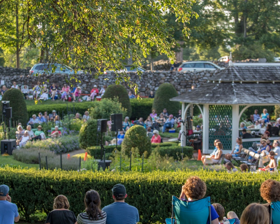 Picnic Season in The Sunken Garden