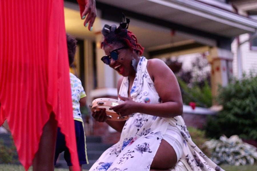 New Haven based artist Thabisa at a Central Avenue jam spot. Lucy Gellman Photos.