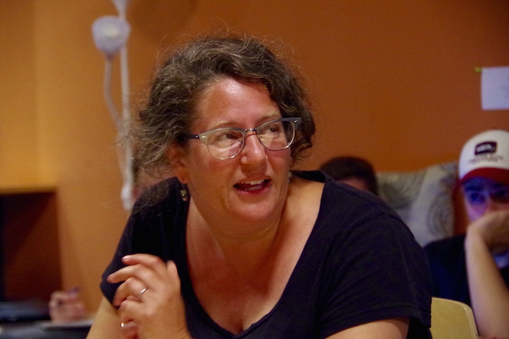 Eva Geertz: Nearby driveways blocked by cars?