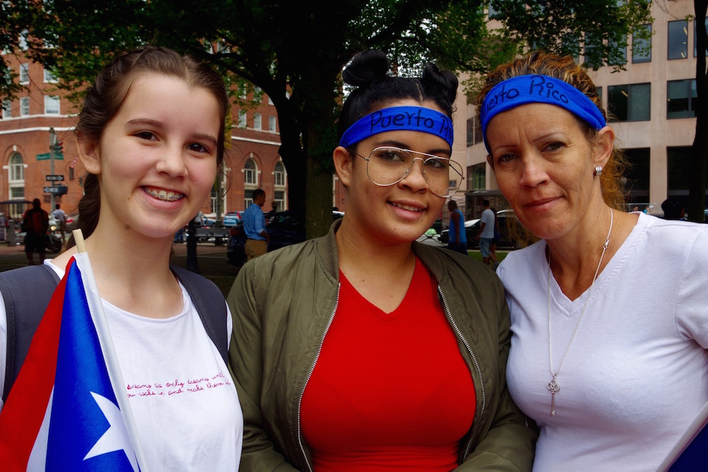  Grisellyz Álvarez and her daughters: At home here.  